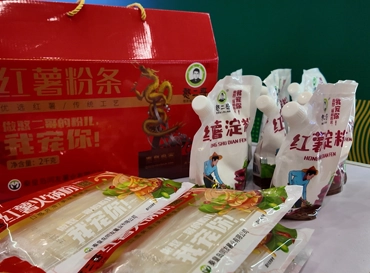 How can domestically produced potato products expand into overseas markets? Qinhuangdao Tongyou Potato Industry showcases sweet potato vermicelli and starch at the Hainan Winter Trade Fair to boost exports.